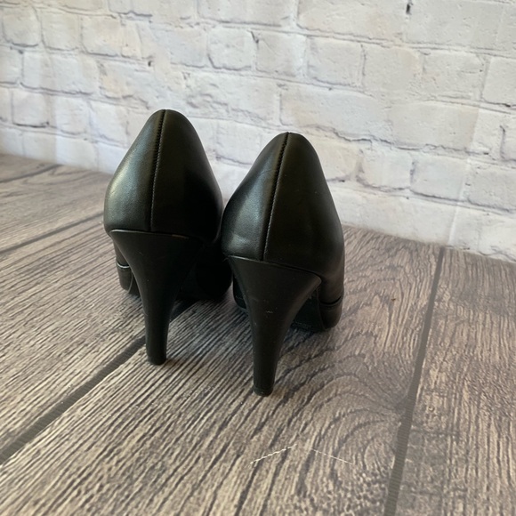 Forever 21 Black Pump Heels - Picture 3 of 4